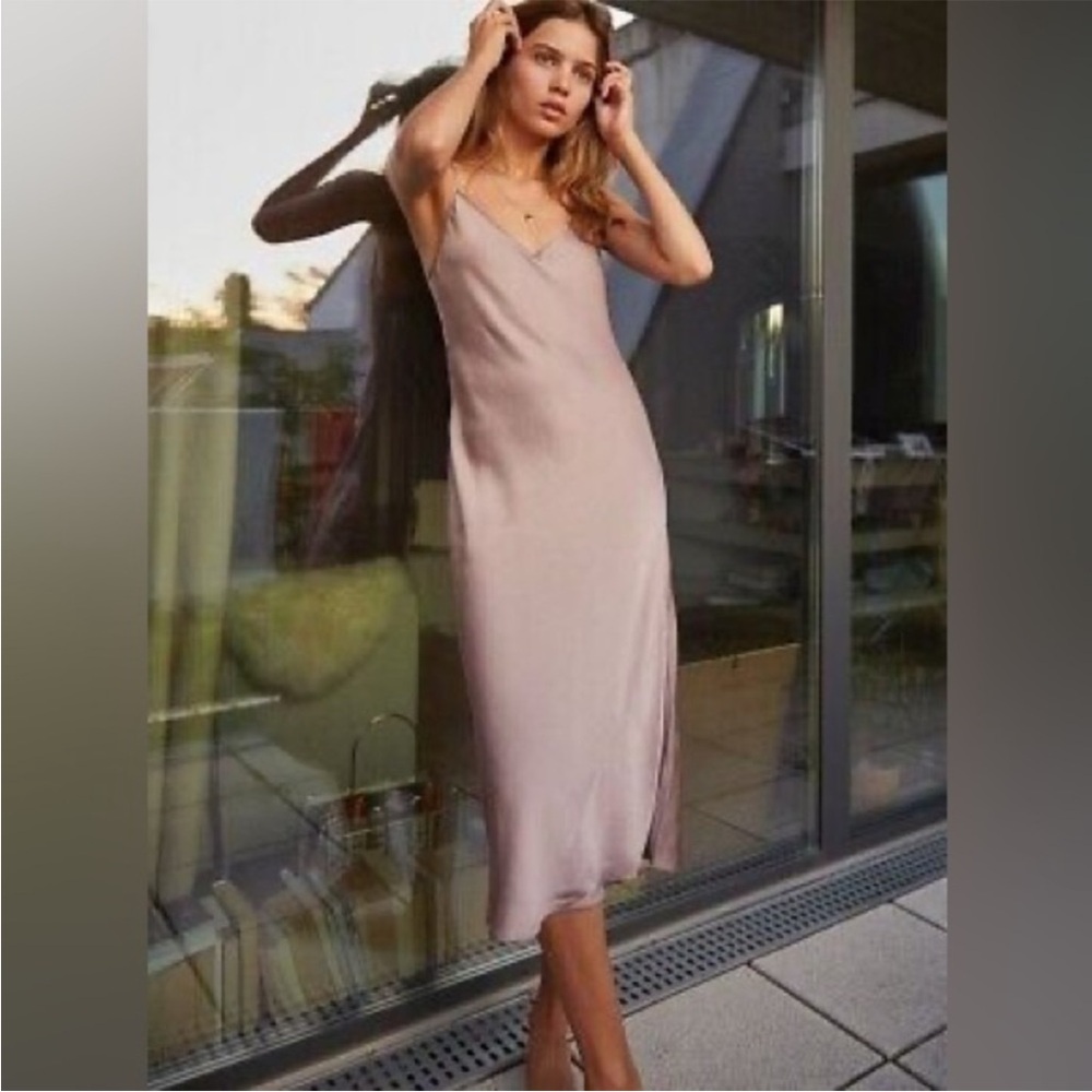 Aritzia Wilfred Only Slip Claremont Limited Edition
Satin Midi Dress